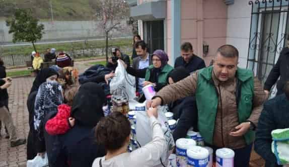 Gaziosmanpaşa’da Suriyeli Ailelere Bebek Maması Ve Eşya Yardımı