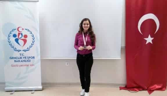 Gediz’in Satranç Ustaları Ezgi Baş Ve Saide Altıntaş Bölge Yarışmalarında