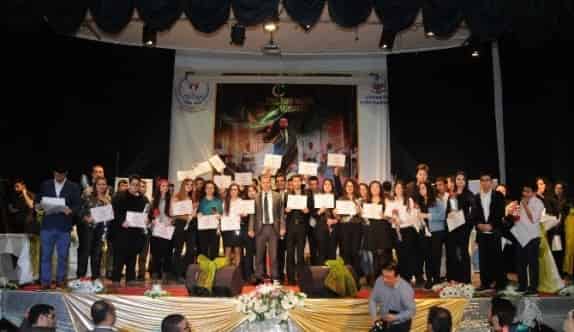 Gençler Sahnede Yarıştı