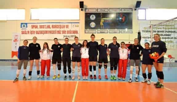 Güç Koleji Liderliği Bırakmıyor