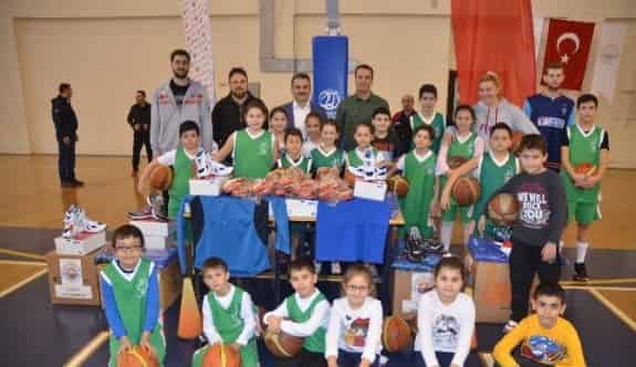 Gücüm Spor Alt Yapı Ve Genç Takımı Malzemelerini Aldı