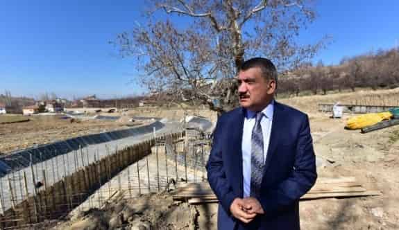 Gürkan, Tarihi Çınar Projesi Alanında İnceleme Yaptı