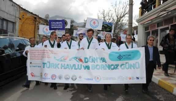 Havlu Ve Bornoz Günü İçin Kortej Yürüyüşü Düzenlendi