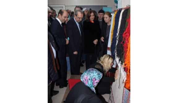 Kadınlar Para Dokuyacak