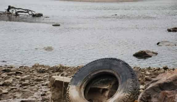 Kelkit Çayı’nda Araç Lastiği Kirliliği