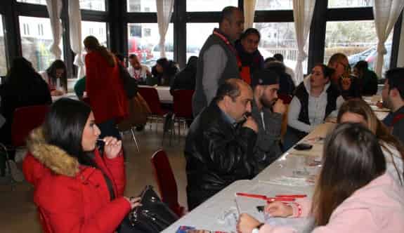 Kemik iliği aranan küçük Bade için Almanya&#039;da kampanya