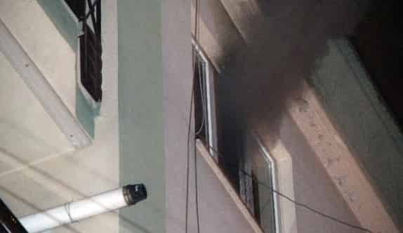 Kendi Yaktığı Evinde Ağır Yaralandı, Hayati Tehlike Sürüyor