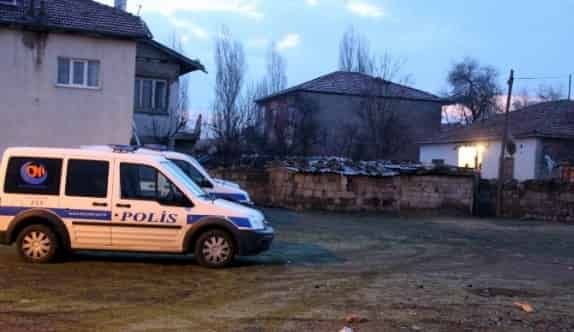 Kendini Asarak İntihar Etti