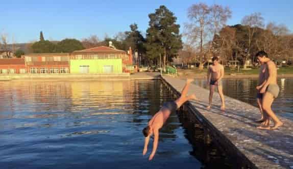 Kış Ortasında Gölde Yüzdüler