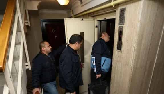 Konak’ta Tehlike Saçan Asansörlere Mühür