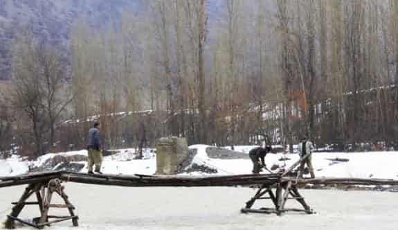 Köylülerin Seyyar Köprü Çilesi