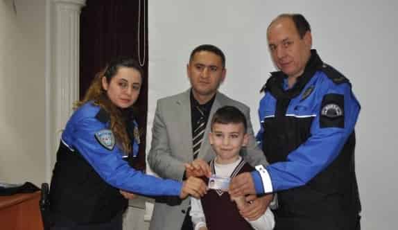Küçük Polislere Güvenli Kimlik Kartı