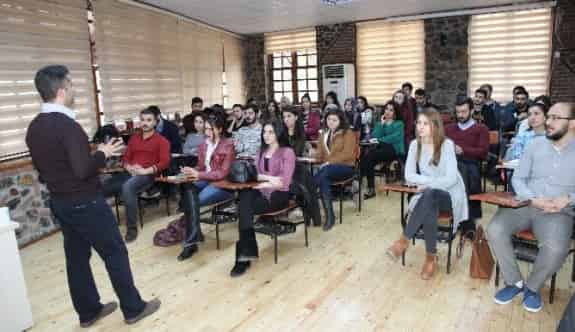 Medya Okulu Eğitimlerini Sürdürüyor