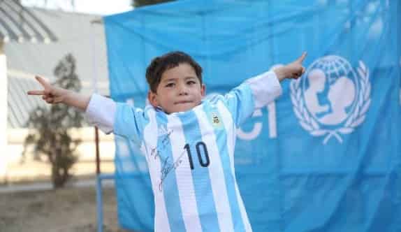 Messi, Poşetten Forma Giyen Minik Hayranını Unutmadı
