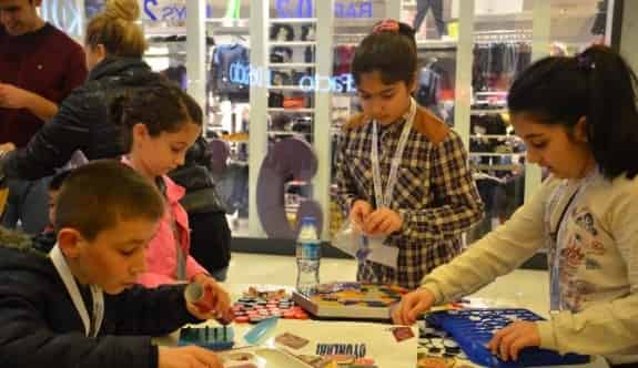 Minik Öğrencilerin Bilim Şenliği Gösterisi Yoğun İlgi Gördü