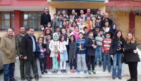 Niğde Defterdarlık Kupası Satranç Turnuvası Sonuçlandı