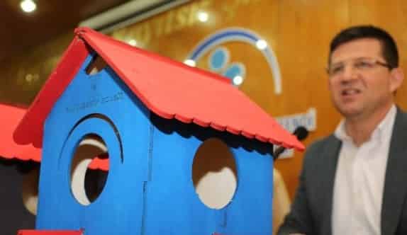 Öğrencilerden Merkezefendi Belediyesi’ne Kuş Evleri Hediyesi