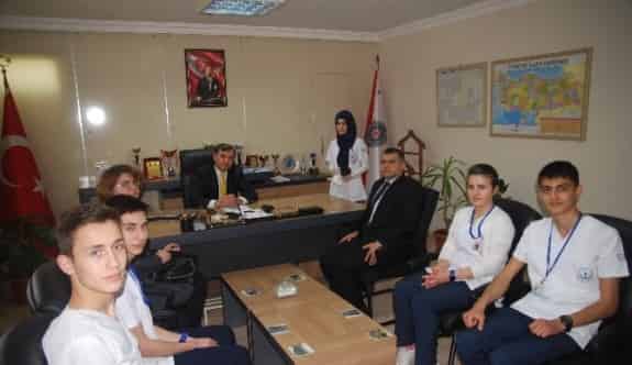 Öğrencilerden Toplum Yararına Hizmet Çalışması