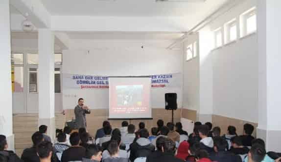 Öğrencilere ‘Terör’ Konferansı