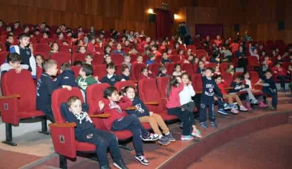 Öğrencilerin Tiyatro Keyfi