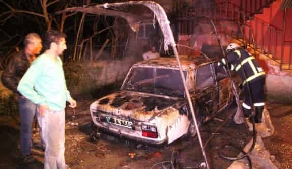 Otomobilini Yanmaktan Kurtaramadı