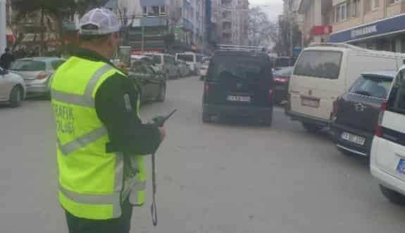 Park Yasağına Uymayan Araçlar Önce Fotoğraflanıyor, Ardından Ceza Kesiliyor