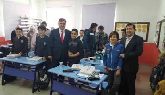 Pazaryeri Belediyesinden Öğrencilere Pizza Ve Ayran İkramı