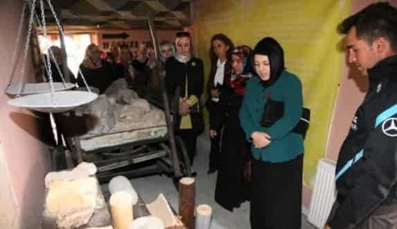 Protokol Eşleri Toplantıda Buluştu