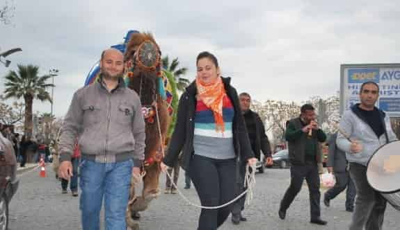 Salihli’de Develer Davul-zurna Eşliğinde Yürüdü