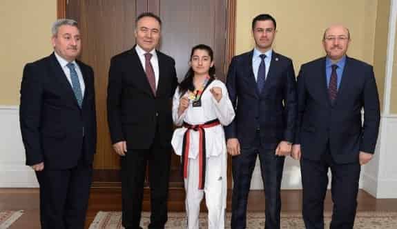 Şampiyon Altınla Ödüllendirildi