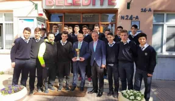 Şampiyondan, Başkan Oral’a Ziyaret