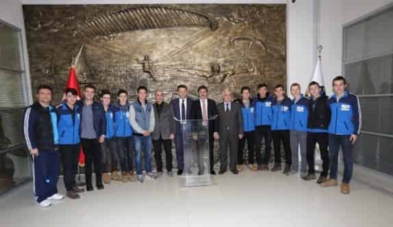 Şampiyonlar Başkan Alemdar’ı Ziyaret Etti