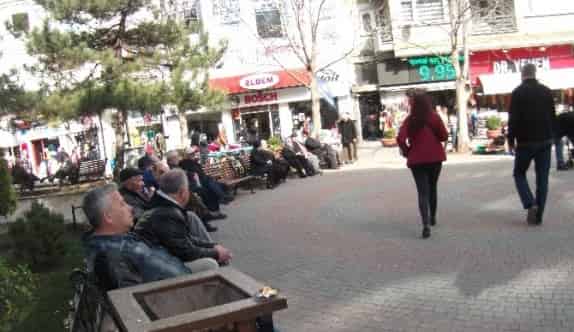 Sıcak Hava Parkları Doldurdu