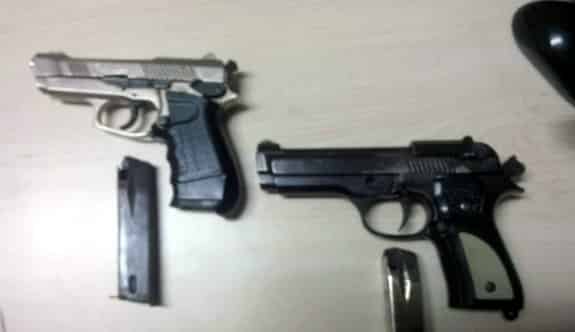 Şüpheli Kişilerden 2 Tabanca Ele Geçirildi