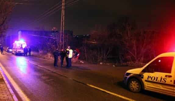 Takla Atan Otomobil Bahçeye Uçtu: 2 Yaralı