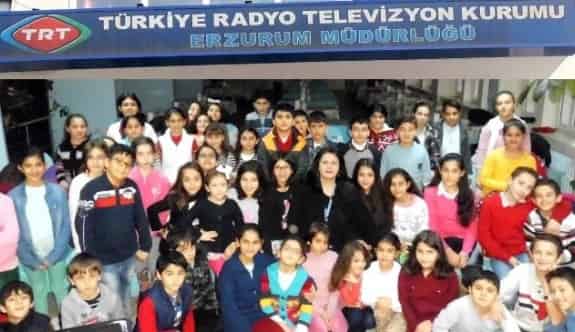 TRT Erzurum Müdürlüğü Türk Halk Müziği Çocuk Korosundan Canlı Radyo Yayını