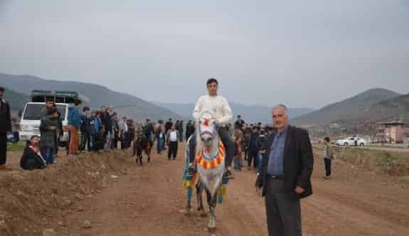 Türkoğlu’nda AT Yarışları