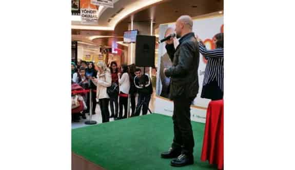 Ünlü Yazar Kahraman Tazeoğlu, Malatya’da Hayranlarıyla Buluştu