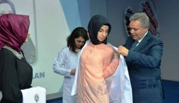 Vali Kahraman, Geleneksel Beyaz Önlük Giyme Törenine Katıldı.