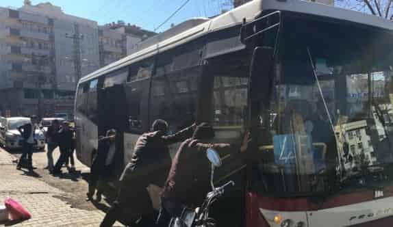 Yolculardan Arıza Yapan Otobüs İçin Seferberlik