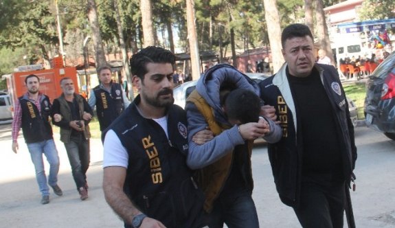 160 Bin Kişiyi Dolandıran Baba-oğul Tutuklandı