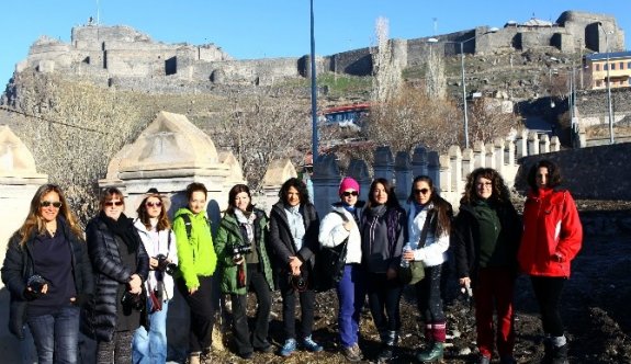 2014 Yılında Türkiye’nin 10 Usta Fotoğrafçısını Konuk Eden SERKA, Bu Kez Kadın Fotoğrafçıları Ağırladı