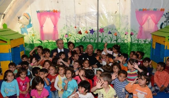 ABD Ülke Güvenliği Bakanı Johnson İle Vali Büyük, Suriyelileri Ziyaret Etti