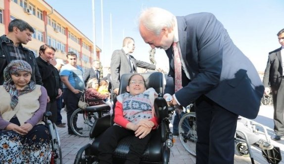 Akülü Tekerlekli Sandalyeler Törenle Sahiplerine Verildi