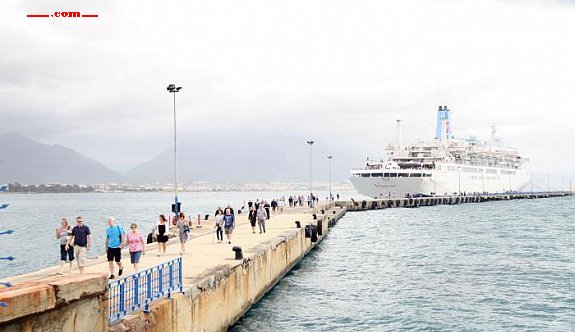Alanya, Kruvaziyer Sezonunu İngiliz Turistlerle Açtı