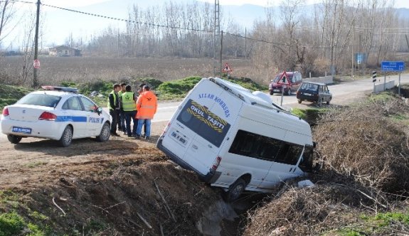 Amasya’da İşçileri Taşıyan Minibüsle Otomobil Çarpıştı: 4 Yaralı