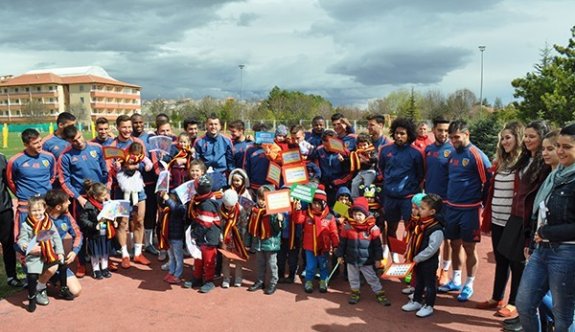 Anaokulu Öğrencilerinden Kayserispor’a Ziyaret