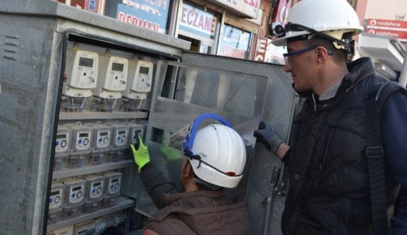 Aras Elektrik Yoğunlaştırdığı Kaçak Elektrik Tarama Faaliyetlerine Doğubayazıt’ta Devam Ediyor