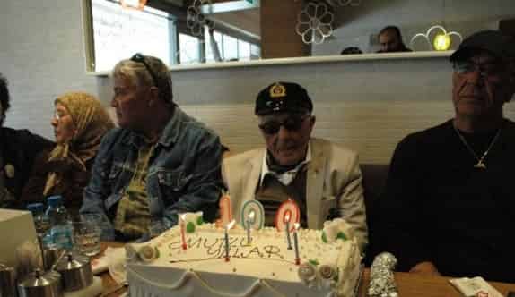 Asırlık İbrahim Dede’ye Sürpriz Doğum Günü