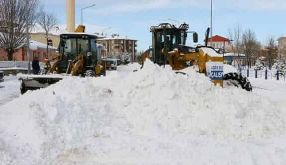 Aziziye’de Kar Parayı Eritti